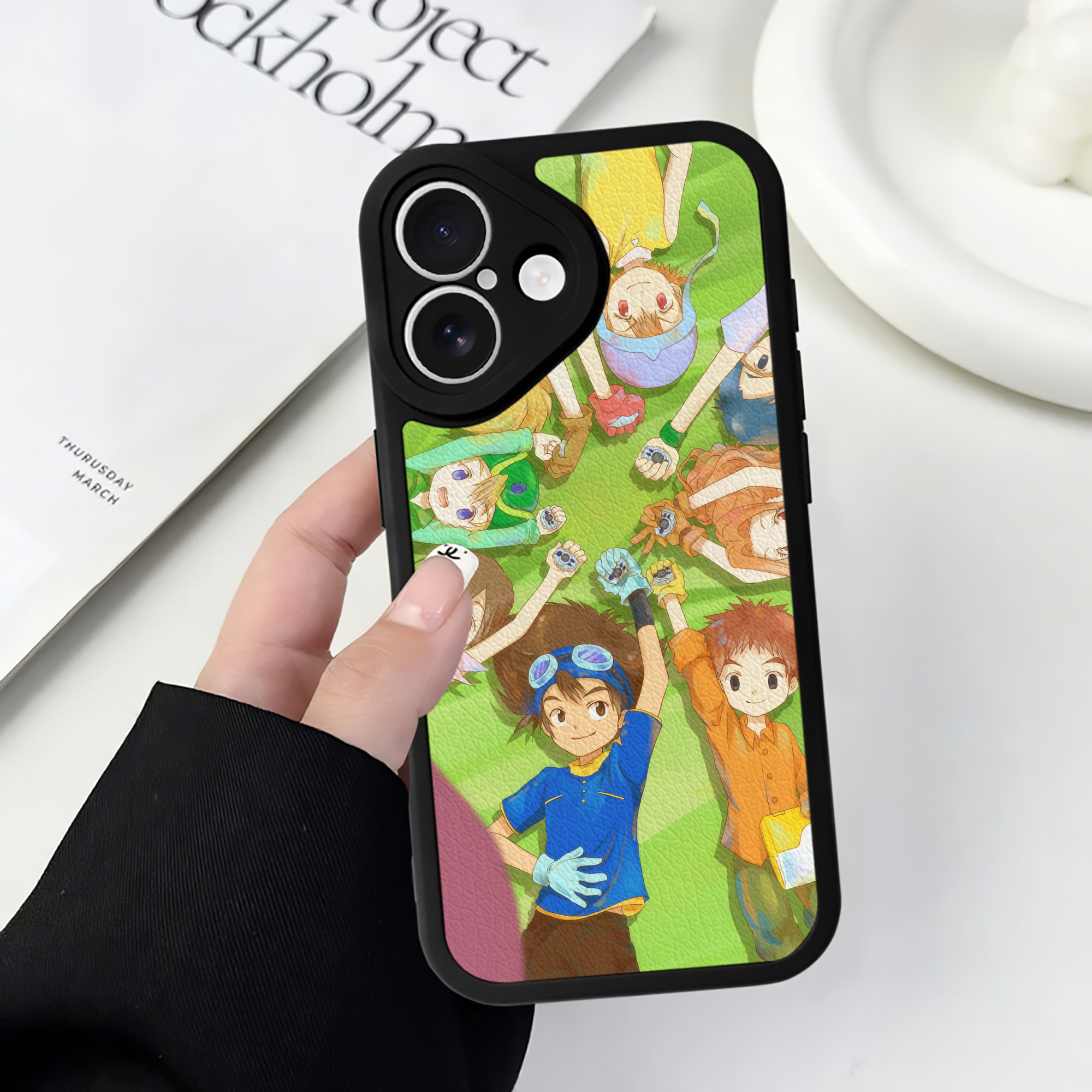 （画像用） Digimon デジタルモンスター/デジモン 【iPhone 16シリーズ対応】シリコンスマホケース（レザー調） 材質：シリコン